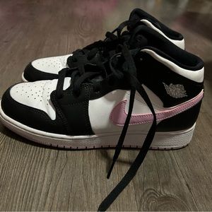 Air Jordan 1 Mid